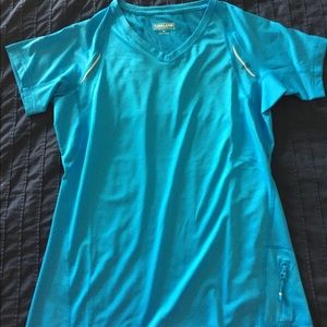Kirkland Signature athletic top SZ medium